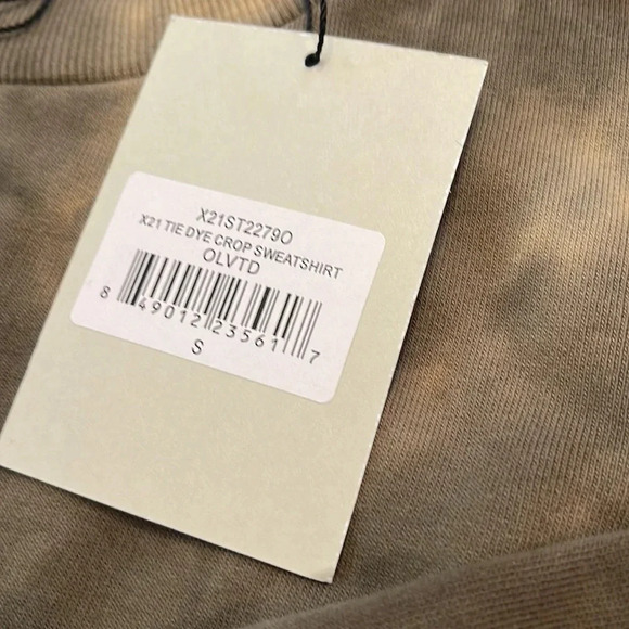 Pam & Gela Tie Dye Crop Sweatshirt, olive - Picture 7 of 8